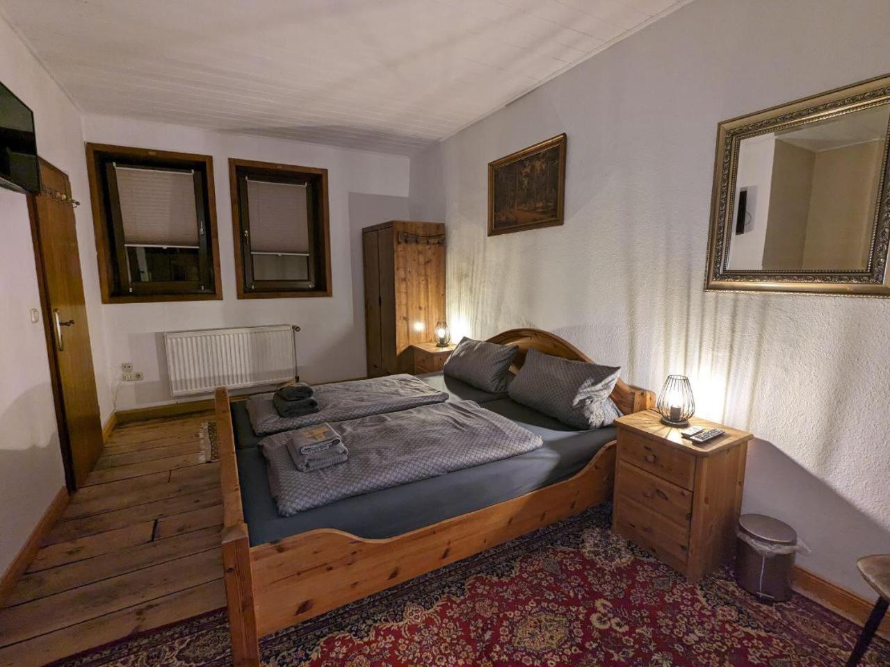 Bed and Breakfast Gaststätte Goldenes Ross Uhlstädt Exterior foto